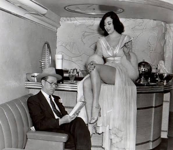 Harry Langdon with film noir queen Marie Windsor at Hal Roach's studio  during the filming of The All-American Coed (1941). : r/HistoricalCapsule