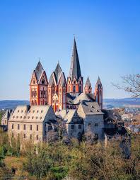 Gjennom limburg flyter elva lahn og forbi byen går den viktige motorveien a3 (europavei 35), som går fra den nederlandske grensen til passau i bayern. Cathedral Of Limburg A D Lahn Germany