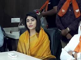 Ravindra jadeja profile, career stats, family details, latest news, records, awards and achievement. Ravindra Jadeja S Father Sister Join Congress After Wife Joins Bjp Business Standard News