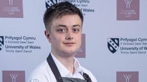 Y bachgen o Ddolgellau sy'n anelu i fod yn bencampwr byd