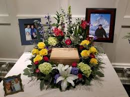 Wreath For Cremation Urn Funeral Urn Arrangements Funeral Flower Arrangements Funeral Urns