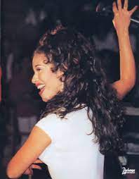 Selena Quintanilla Perez I Always Loved Her Hair Selena Quintanilla Selena Quintanilla Perez Selena Quintanilla Fashion