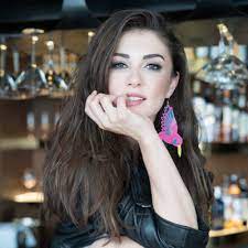 Burcu özberk, tiyatro ve dizi oyuncusu. Burcu Ozberk Burcu Ozberk Twitter