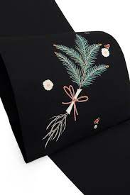 絹菱 手描京友禅塩瀬九寸帯 飾り松葉 絹100 長さ3 6 3 7m お仕立て上がり時 白生地には新潟県五泉市の特選駒塩瀬地 塩瀬 帯飾り 帯