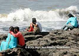 Bandra bandstand promenade ahead ...