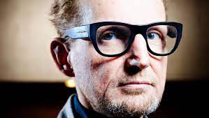 Door de jaren heen hebben veel montuurtjes de revue gepasseerd en die hebben we ter ere van zijn verjaardag voor je op een rij gezet. Bernhard Jr Met Een Gouden Lepel In De Mond Geboren Nu Gezien Als Huisjesmelker De Volkskrant