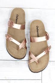 Birkenstock Arizona Rose Gold Sandals Toe Strap Bork Slide On Sandals Metallic Leather Look Rose Gold Size 8 Rose Gold Birkenstocks Metallic Birkenstocks Metallic Leather