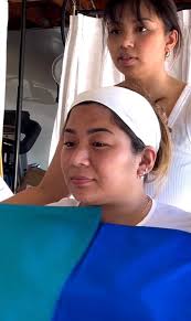 I have met my landlord for my shop one tiime. I ran into him checking into  the hotel where my studio is located and he recognized me by my blue  hands🤣🤣🤣💗💗 |