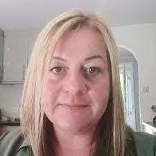 Lora Hallam's Instagram, Twitter & Facebook