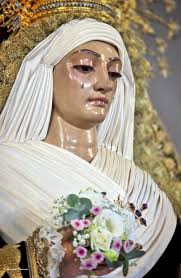 Tradicional y emotiva ofrenda florar en Carrión de los Céspedes a su  Patrona la Stma. Virgen del Rosario Coronada.
