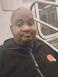 Christopher Leon Johnson telah...