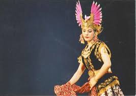 Ada tiga kelompok tari tunggal yaitu tari tunggal putri, tari tunggal putra alus. Bentuk Gerak Dasar Tari Tunggal Konsep Pentingnya Usaha Tiga Dua Satu