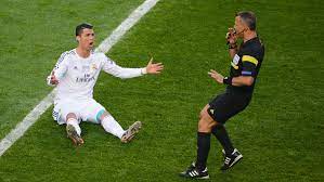 Cristiano, ştiu că ai atins mingea, dar. Ronaldo Does Not Try To Intimidate Referees Kuipers Fourfourtwo