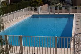 Une Barriere De Securite Pour Votre Piscine Guide Piscine Fr