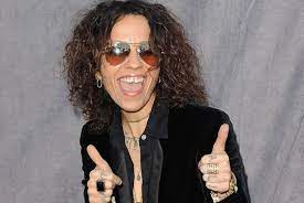happy birthday linda perry 4 non blondes singer and future wife of sara gilbert blonde singer sara gilbert linda