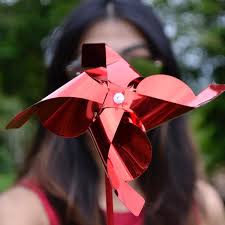 Kali ini kita berbagi cara membuat kincir angina pelangi dari kertas origami dengan cara yang mudah dan sederhana. Cara Membuat Kincir Angin Dari Kertas Mainan Menarik Dan Kreatif Merdeka Com