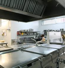 Las cocinas en acero inoxidable cada día son más populares, ya no sólo se lucen en las cocinas de restaurantes sino que vienen tomando. Cocina De Acero Inoxidable Sinox Industrial