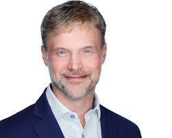 Headshot pricing for 30 people in a studio?