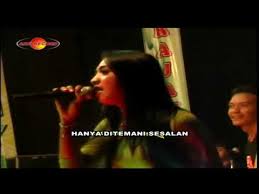 Via vallen bila cinta didusta lirik. Lirik Lagu Merinda Anjani Bila Cinta Di Dusta