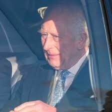 Le roi Charles III réunit les Windsor à Buckingham pour un pré-Noël sans la  famille de Galles