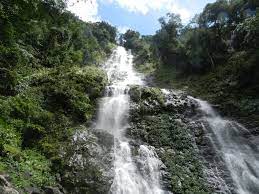 Disana dolaners bebas bermain air jatuh menjulur ke sungai yang tidak terlalu dalam. Air Terjun Langanan Di Sabah Lokasi Mandi Manda Yang Nyaman Untuk Pelancong Tempat Menarik
