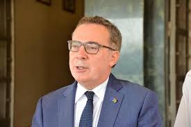 Fin de mission diplomatique : L'Ambassadeur Jean LAMY fait ses adieux au  Premier Ministre L'Ambassadeur, Chef de mission de l'Union européenne (UE)  au Burkina Faso est en fin de mission. Dans l'après-midi