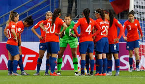 Los indiscutidos, los que quieren estar, aquellos que aceptan las condiciones económicas y los que no les importa entrenar durante las vacaciones para representar a su país, son los que estarán. Esta Es La Nomina De La Roja Femenina Para Enfrentar El Repechaje Olimpico Con Camerun En Abril