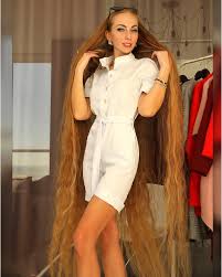 She has long hair and her sister has short hair.ella tiene el cabello largo y su hermana tiene el cabello corto. Real Life Rapunzel With Floor Length Hair Becomes Toast Of The Social Media