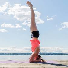 Yes You Can Do A Headstand Learn How To Master Some Of The Most Challenging Yoga Poses With These Ti Headstand Yoga Yoga Challenge Poses Yoga Pilates Workout
