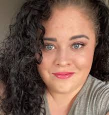 What are the two limited edition lip colors in this combo?