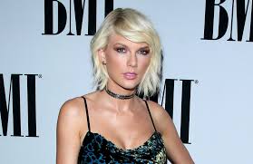 Taylor swift bleaches her hair for coachella credit: Taylor Swift Isn T Bleach Blonde Anymore