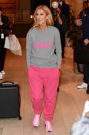 We did not find results for: People L Hallucinante Tenue De Celine Dion Lors D Une Rencontre Avec Ses Fans