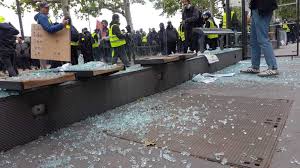 Elle vit à montargis, mais sera à paris samedi pour manifester auprès d'autres gilets jaunes. Gilets Jaunes 2500 Manifestants Et De Nombreuses Violences A Lyon