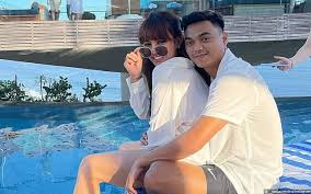 Ratu rizky nabila seorang model resmi menikah dengan pemain sepak bola persija jakarta, alfath fathier. Ffdkilnrakogmm