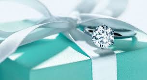 Está por conmemorar el 130 aniversario de su clásico e icónico anillo de compromiso the tiffany setting, con una campaña de publicidad la cual rompe con todos sus esquemas: Anillos De Compromiso Tiffany Co Por Que Son Tan Caros Rsvponline