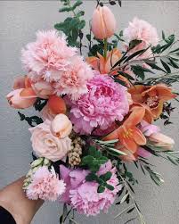 Amy Floral Design Educator On Instagram Amysbouquetaday Today Is About A Favorite I Called Old Faithful The Underdog Floral Wedding Flowers Carnations