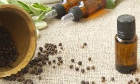Pepe nero nelle medicine alternative. Olio Essenziale Di Pepe Nero Proprieta Curative E Benefici