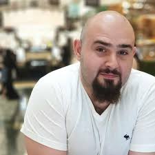 عيد ميلاد مجيد مني ومن خطيبتي.. نشالله تنعاد علينا والظروف تكون أحسن