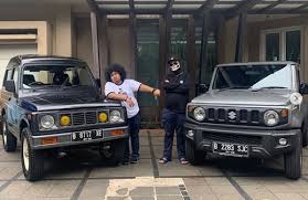 Modifikasi model minimalis, perpaduan warna hijau dan hitam, dengan ban komodo 31 dan pelg celong, adaptor 5 cm. Keren 9 Potret Suzuki Katana Modifikasi Jimny Kesayangan Babe Cabita