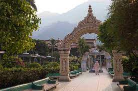 Situated on the banks of majestic ganga, where life blossoms. 15 Top Rishikesh Ashrams For Yoga And Meditation