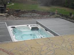 Das Ist Sehr Cool Wie Man Den Pool So Einfach Abdecken Kann Sodass Es Wie Einen Teil Der Terrasse Aussieht Meine Nachbarin Hat Ein In 2020 Pool Poolabdeckung Lounge