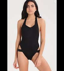 Découvrez la sélection de maillots de bain 1 & 2 pièces boohoo ! A Href Https Www Zalando Fr Calvin Klein Swimwear Maillot De Bain Black C1181d00l Q11 Html Target Blank Rel Nofollow Maillot De Bain 1 Piece Calvin Klein Sur Zalando 130 A Terrafemina