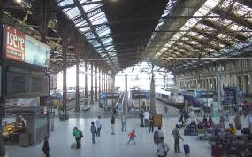 Typically 1053 services run weekly, although weekend and holiday schedules can vary so check in. Paris Gare De Lyon