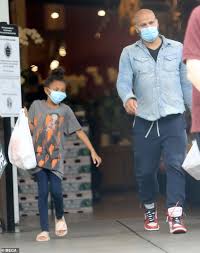 Stephen belafonte went to the lapd several days ago and told cops a former girlfriend was extorting him. Stephen Belafonte Makes Rare Appearance With His Daughter Madison 8 As They Go Shopping Daily Mail Online