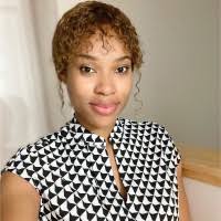 200+ profilů „Ezoua“