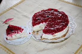 1 Biskuit Boden Zutaten 600 G Sahne 3 Pck Vanillezucker 9 El Gelierzucker 3 Pck Sahnefestiger 600 G Schmand 20 Gefullte Tk Wi Gelierzucker Torten Windbeutel