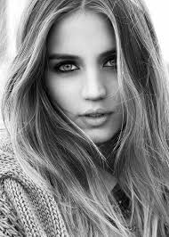 She began her career as a teenager in her home country of cuba and most notably had a leading role in the romantic drama una rosa de francia (2006). Ana De Armas Kuranda Agent