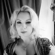 Where is THERE?: Finding THERE Through Your Calling, Vision and Goals: Els,  Lien, Sockett, Louise, Penny, Louisa: 9780620985161: Amazon.com: Books