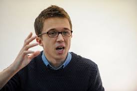 Errejón ve una "vergüenza" que Rajoy "no acceda a debatir" y defiende el  cambio