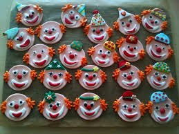 In unserem online shop hat die suche für fasching oder mottoparty ein ende. Clown Muffin Aufleger Aus Fondant Urlaub Desserts Fasching Kuchen Torte Kindergeburtstag